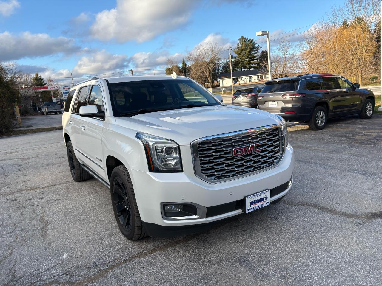 2020 GMC Yukon Denali Photo3