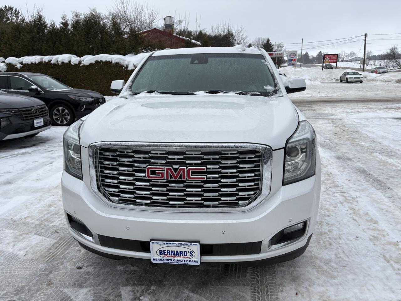 2020 GMC Yukon Denali Photo2