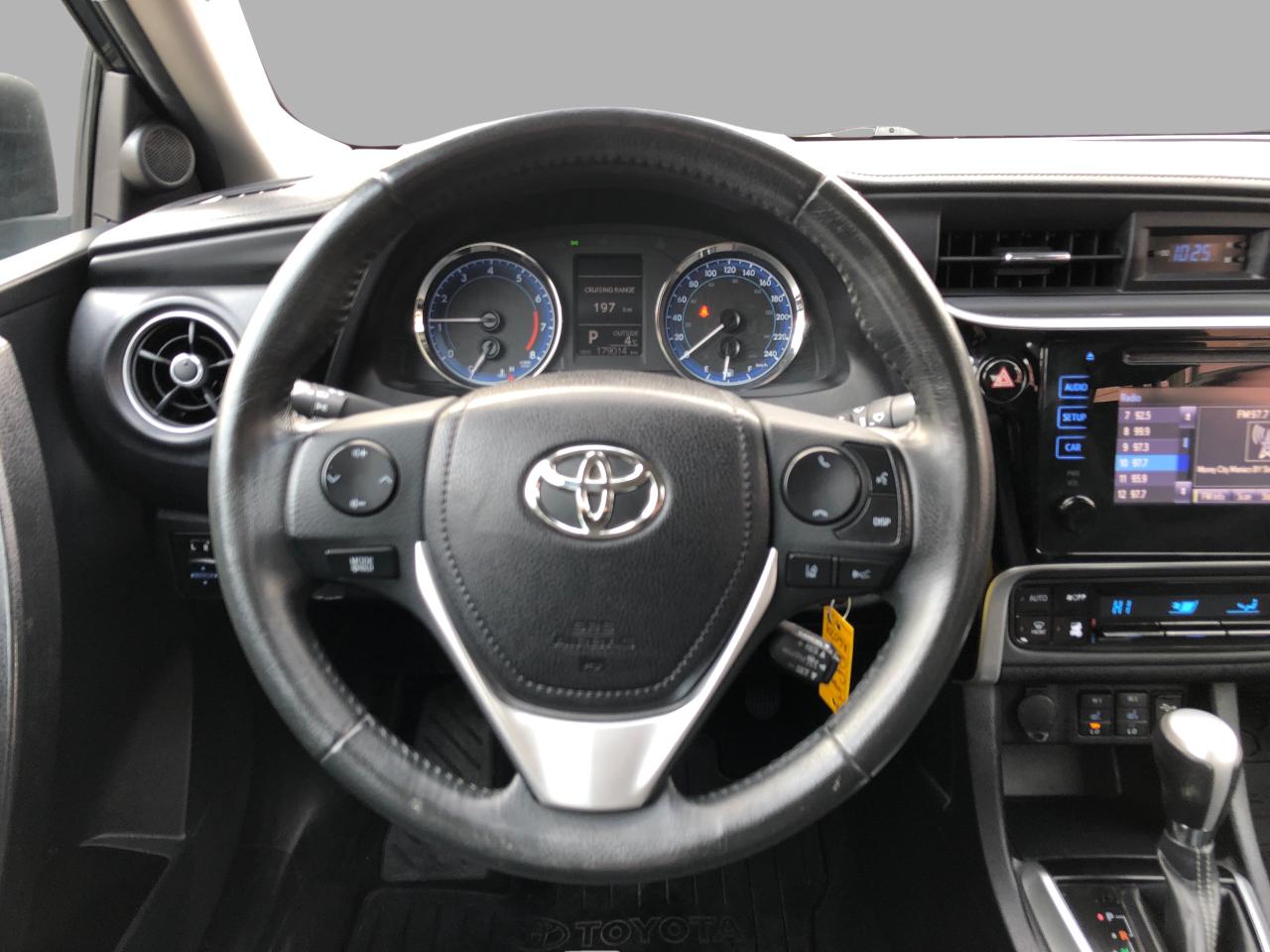 2017 Toyota Corolla LE / B.CAM / S.ROOF / MOONROOF Photo11