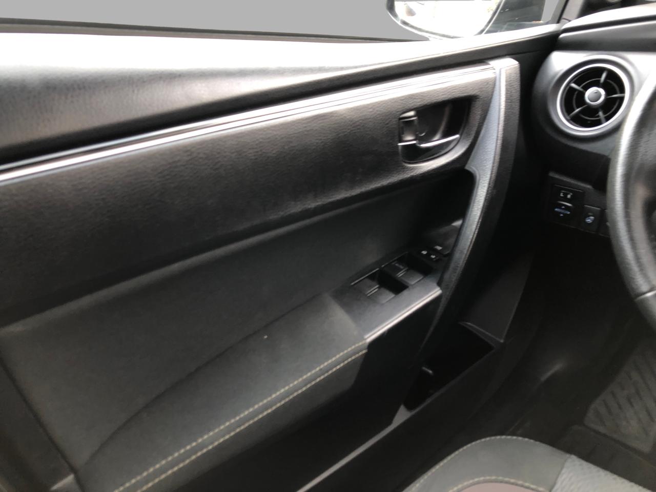 2017 Toyota Corolla LE / B.CAM / S.ROOF / MOONROOF Photo