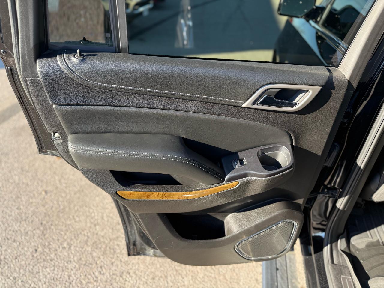 2017 GMC Yukon Denali - Photo #9