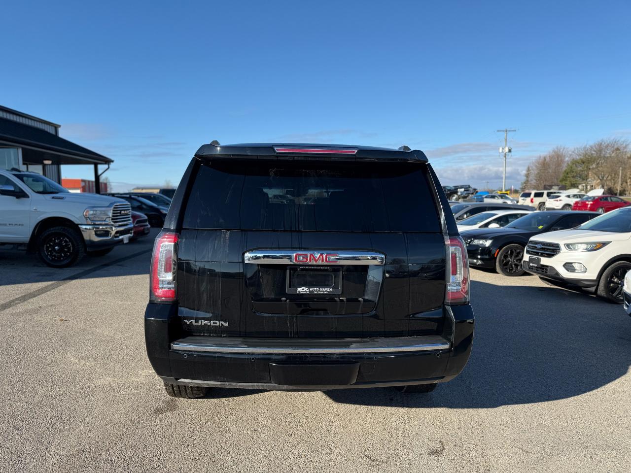 2017 GMC Yukon Denali - Photo #5