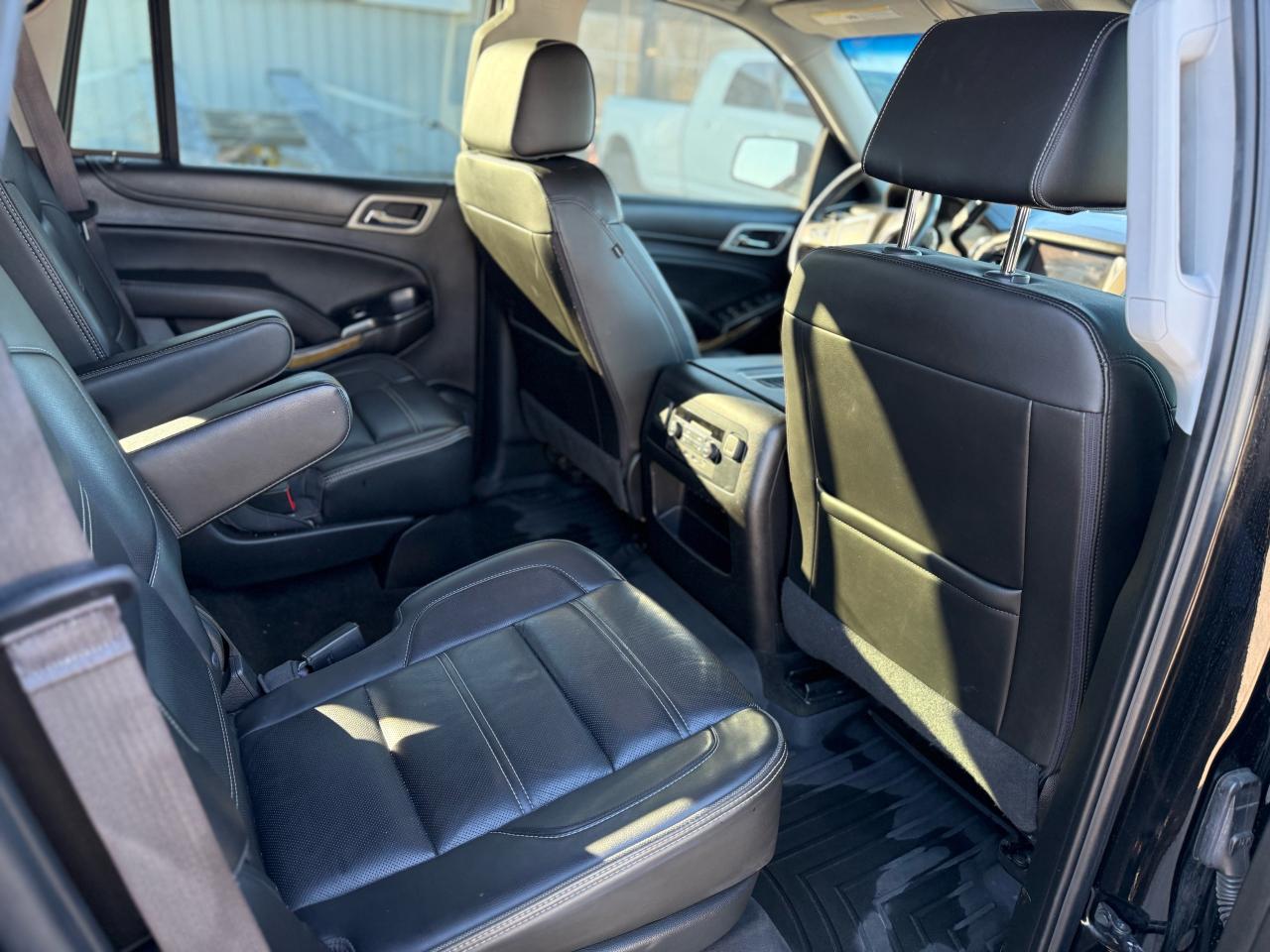 2017 GMC Yukon Denali - Photo #11