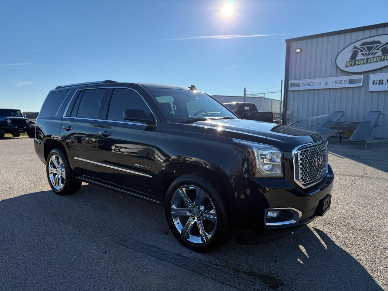 2017 GMC Yukon Denali Photo2