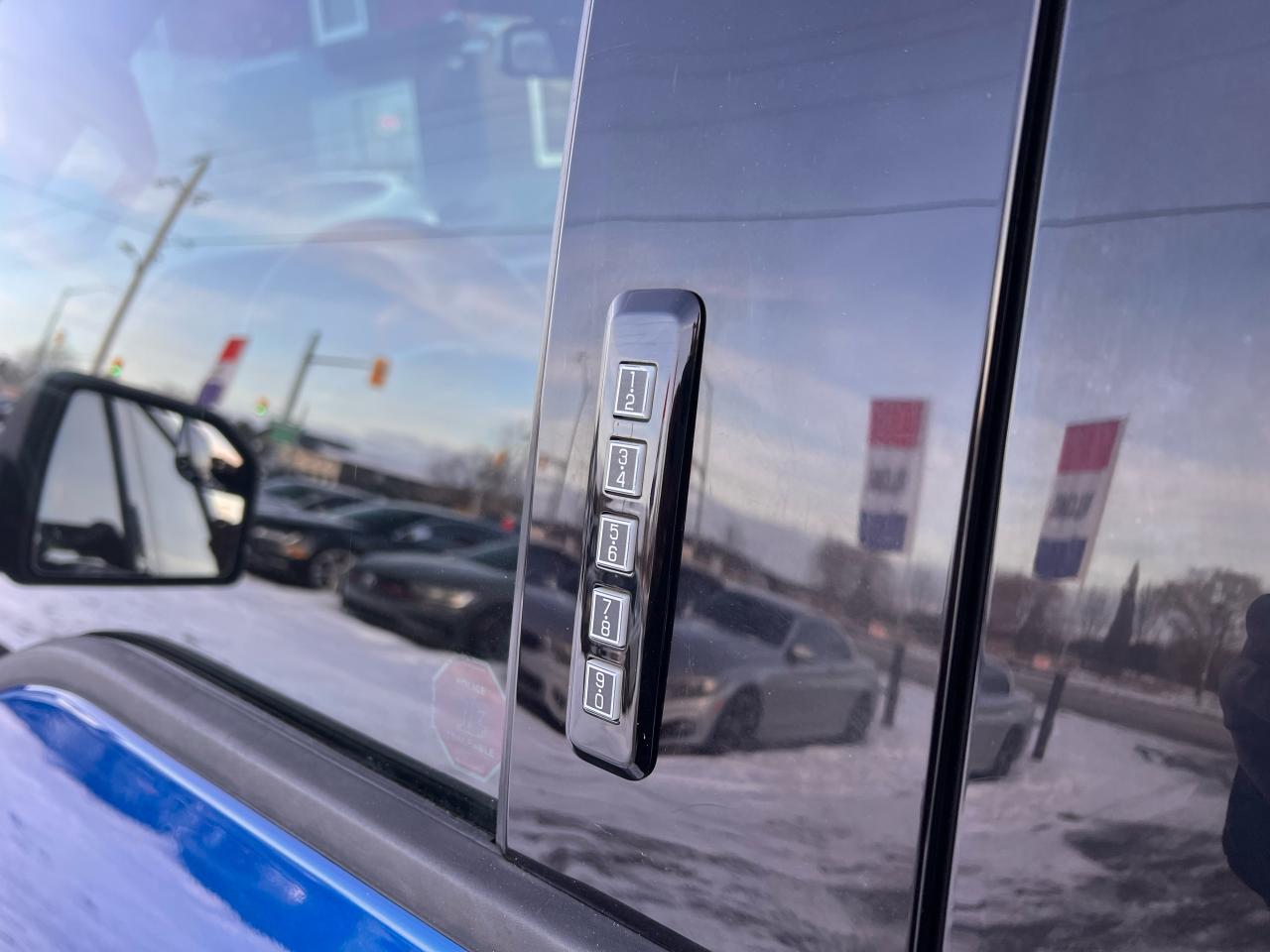 2017 Ford F-150 4WD SuperCrew 145" SPORT 5.0L V8 Photo