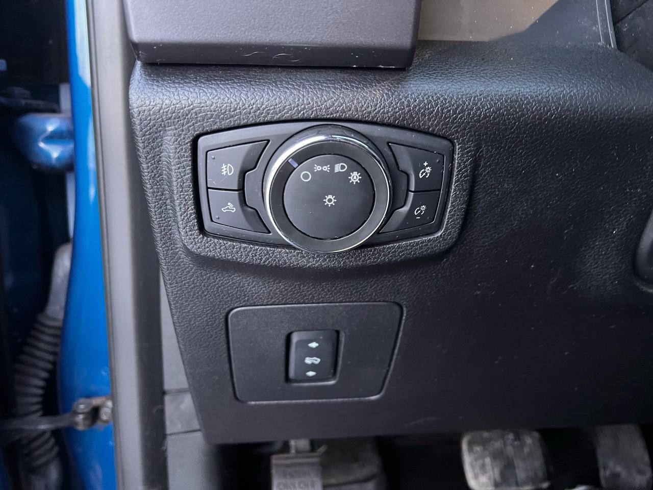 2017 Ford F-150 4WD SuperCrew 145" SPORT 5.0L V8 Photo