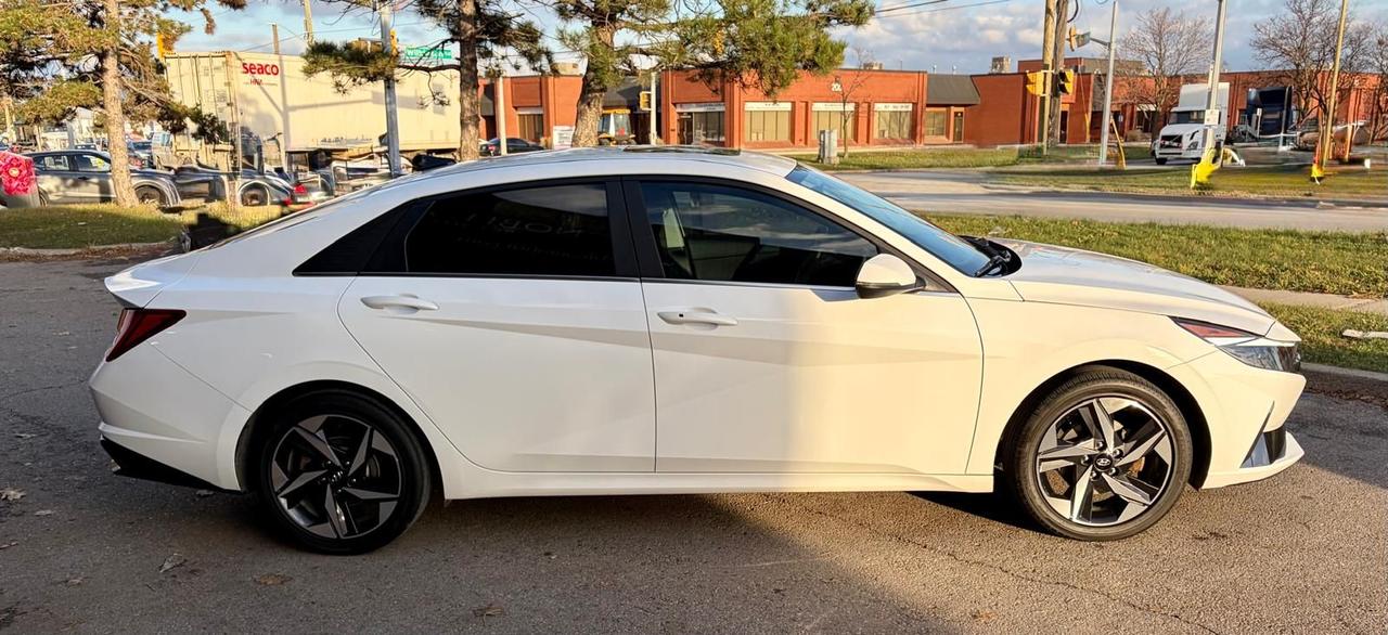 2023 Hyundai Elantra Luxury - Photo #4