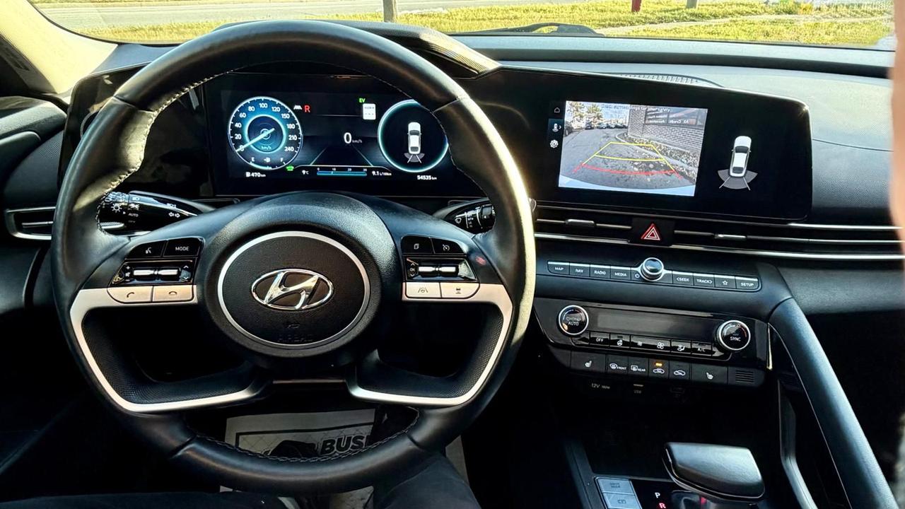 2023 Hyundai Elantra Luxury Photo