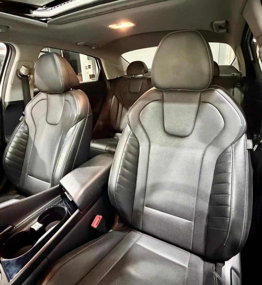 2023 Hyundai Elantra Luxury Photo