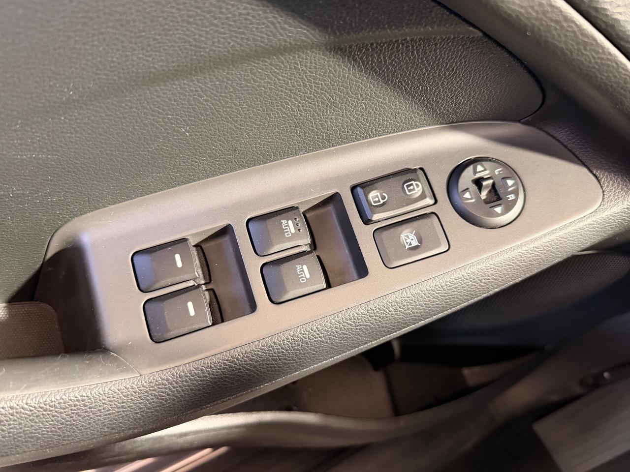 2018 Kia Forte LX+ApplePlay+Camera+Heated Seats+CLEAN CARFAX Photo40