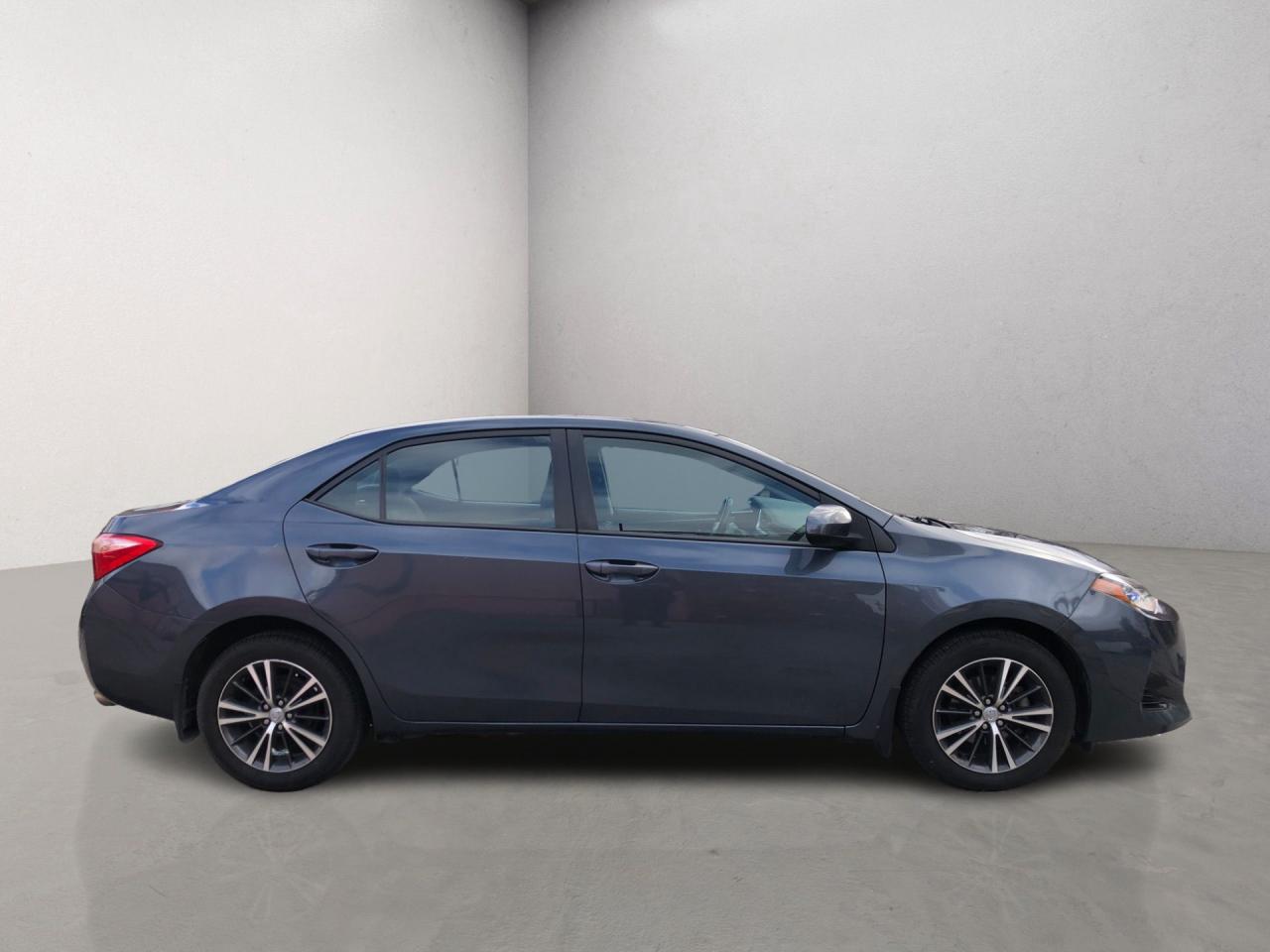 2017 Toyota Corolla LE / B.CAM / S.ROOF / MOONROOF