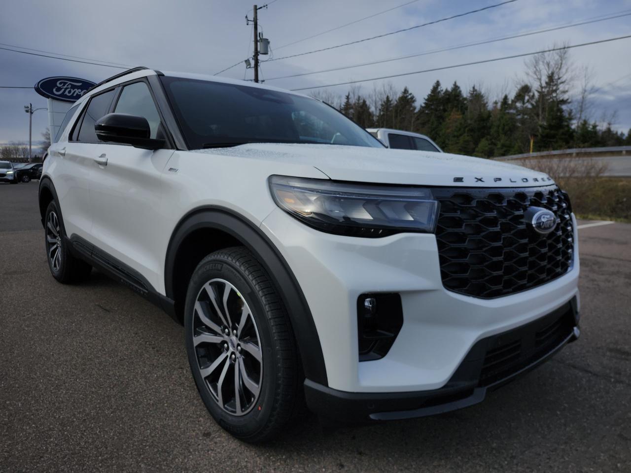 2026 Ford Explorer ST-Line 4WD Photo2