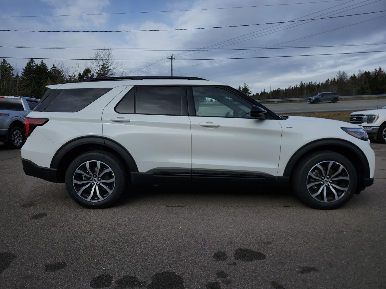 2026 Ford Explorer ST-Line 4WD Photo3
