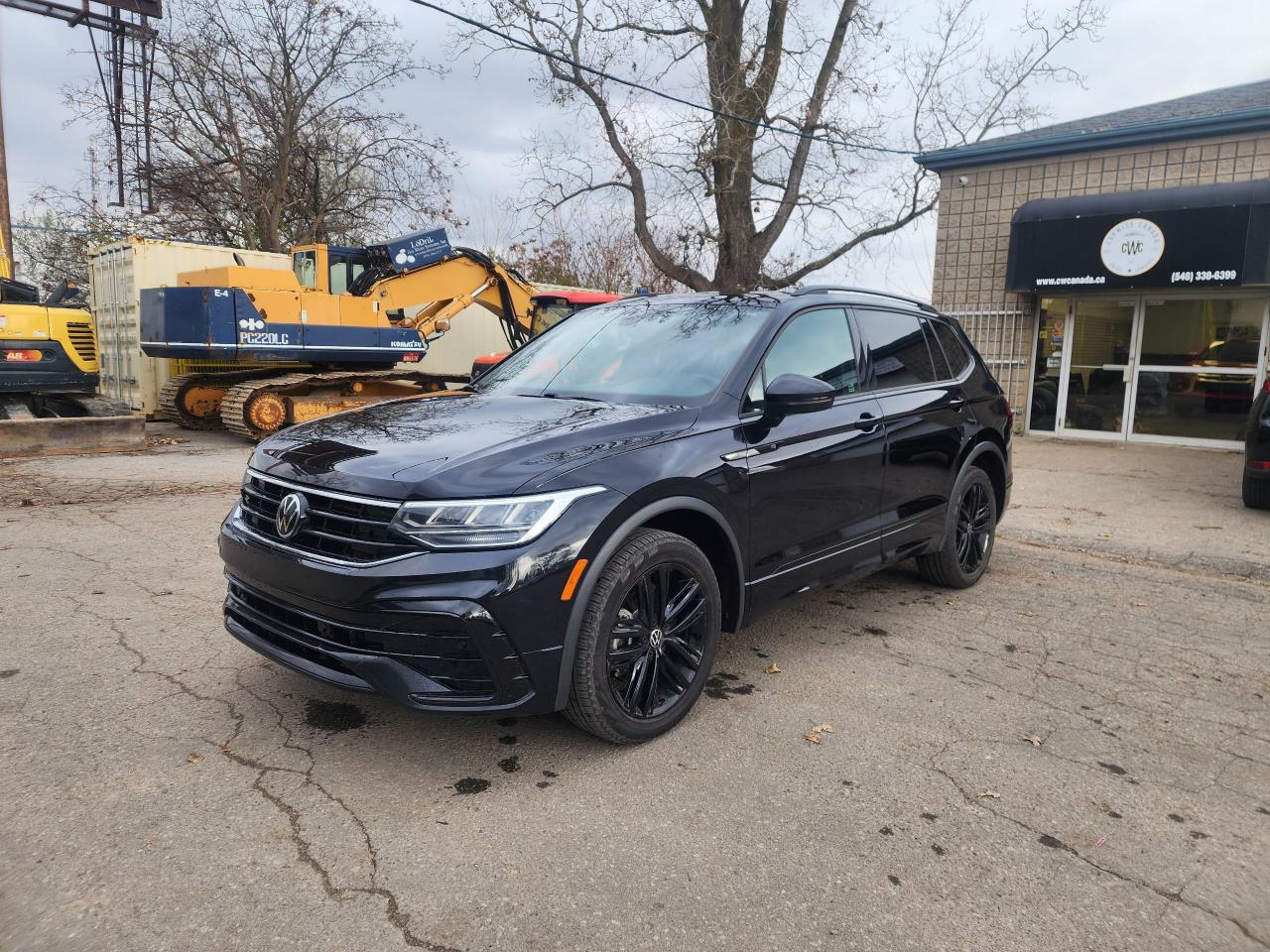 Used 2022 Volkswagen Tiguan Comfortline R-Line Black Edition l Clean Carfax for sale in Brantford, ON