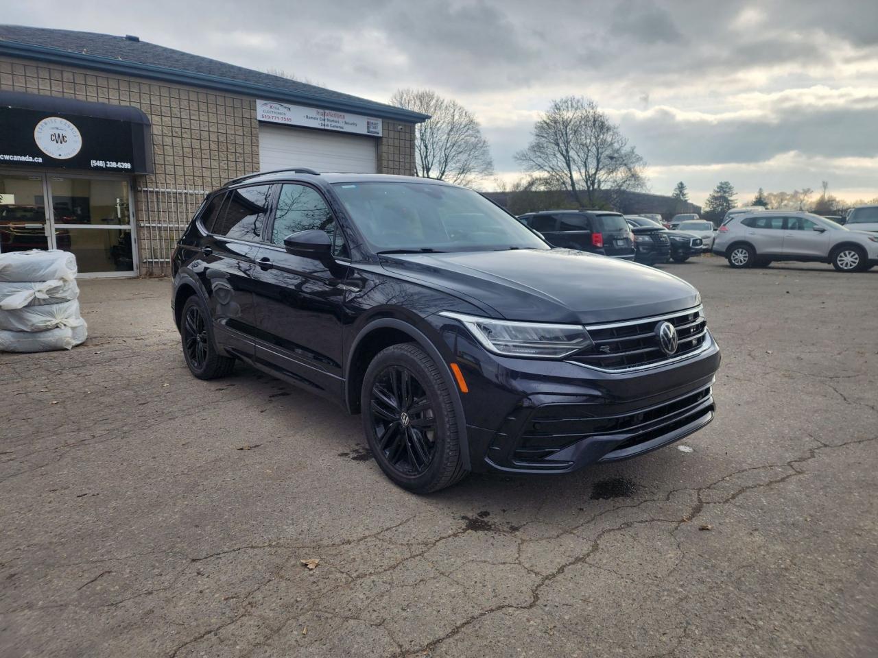 2022 Volkswagen Tiguan Comfortline R-Line Black Edition l Clean Carfax