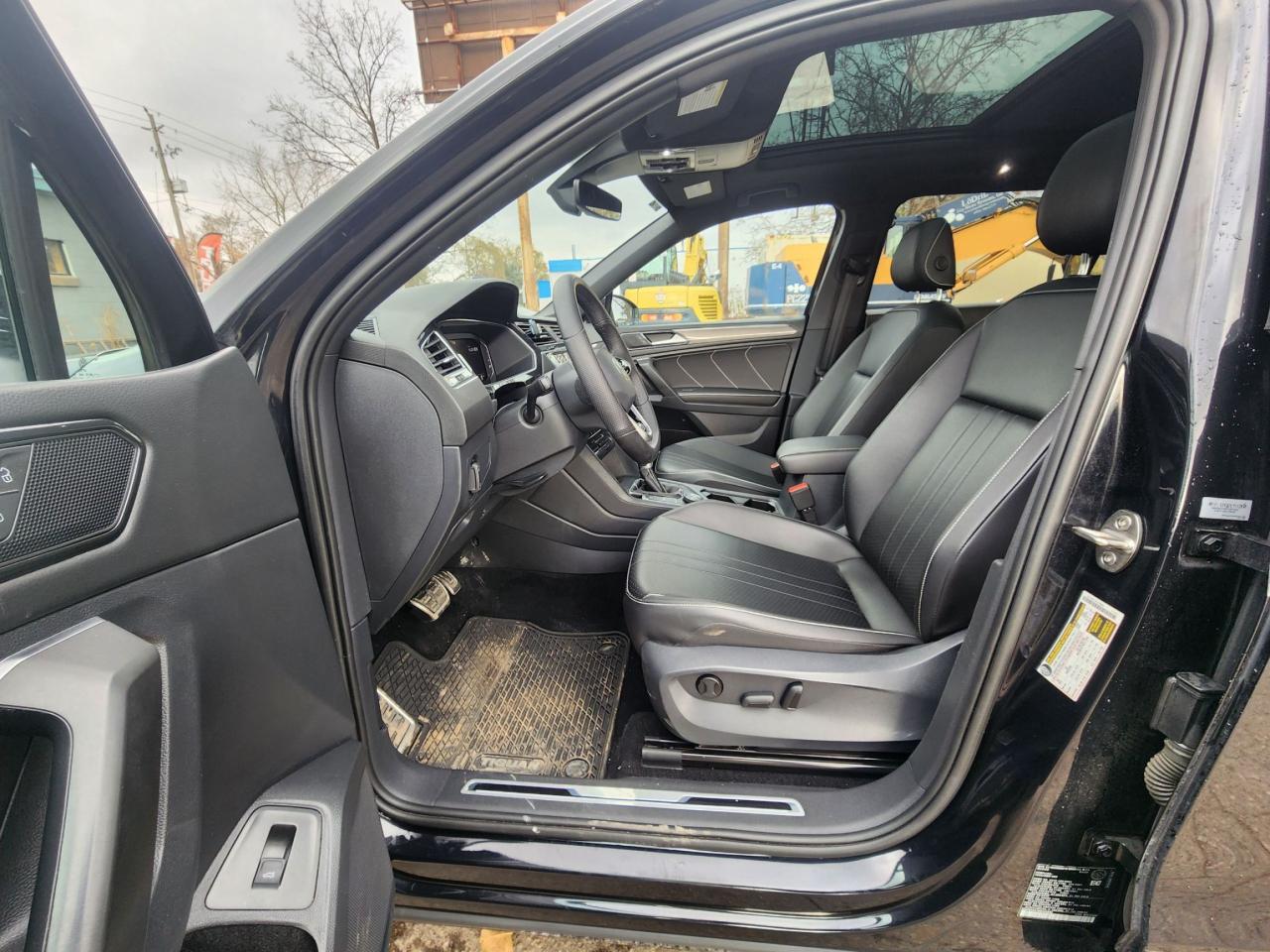 2022 Volkswagen Tiguan Comfortline R-Line Black Edition l Clean Carfax