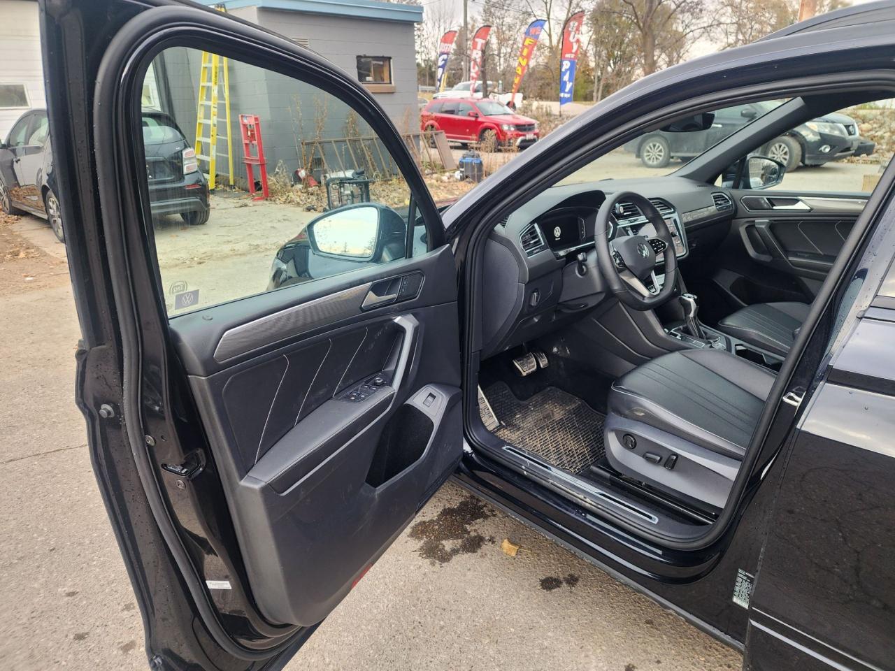 2022 Volkswagen Tiguan Comfortline R-Line Black Edition l Clean Carfax
