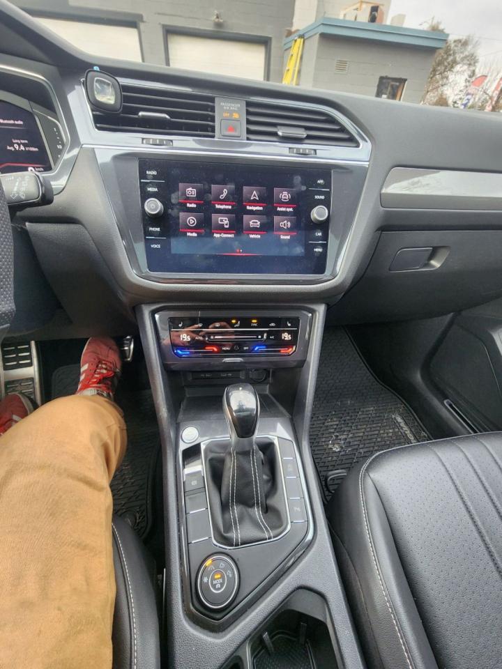 2022 Volkswagen Tiguan Comfortline R-Line Black Edition l Clean Carfax