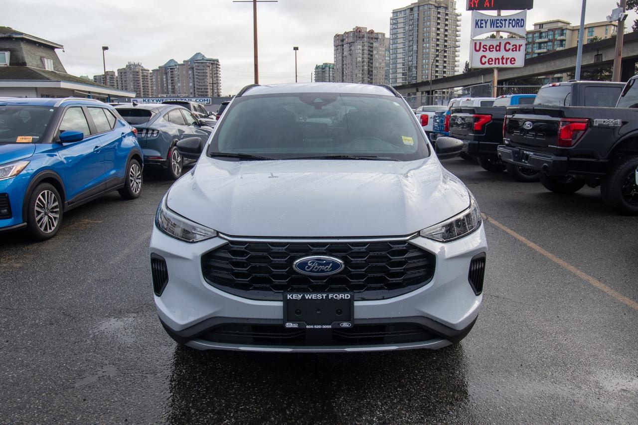 2026 Ford Escape ST-Line AWD HYBRID Photo2