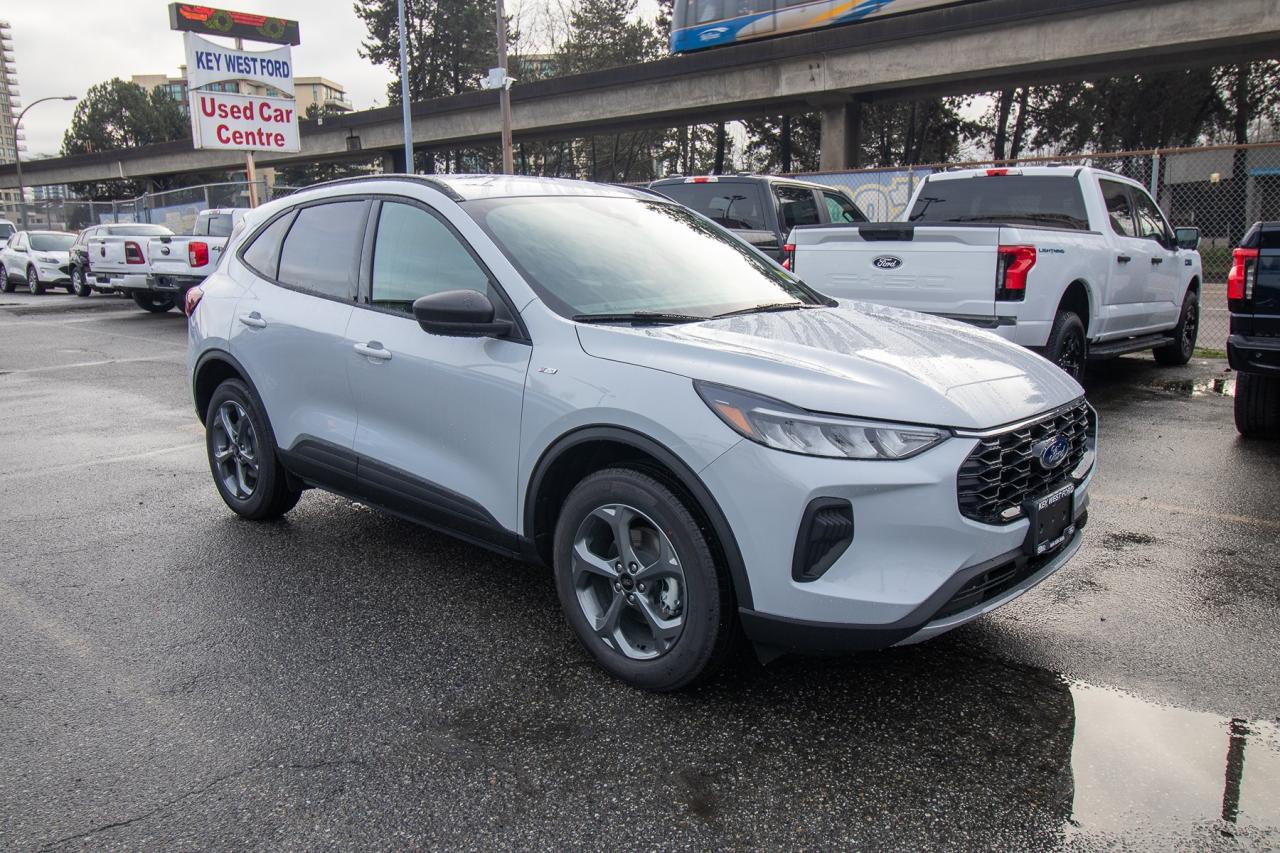 2026 Ford Escape ST-Line AWD HYBRID Photo3