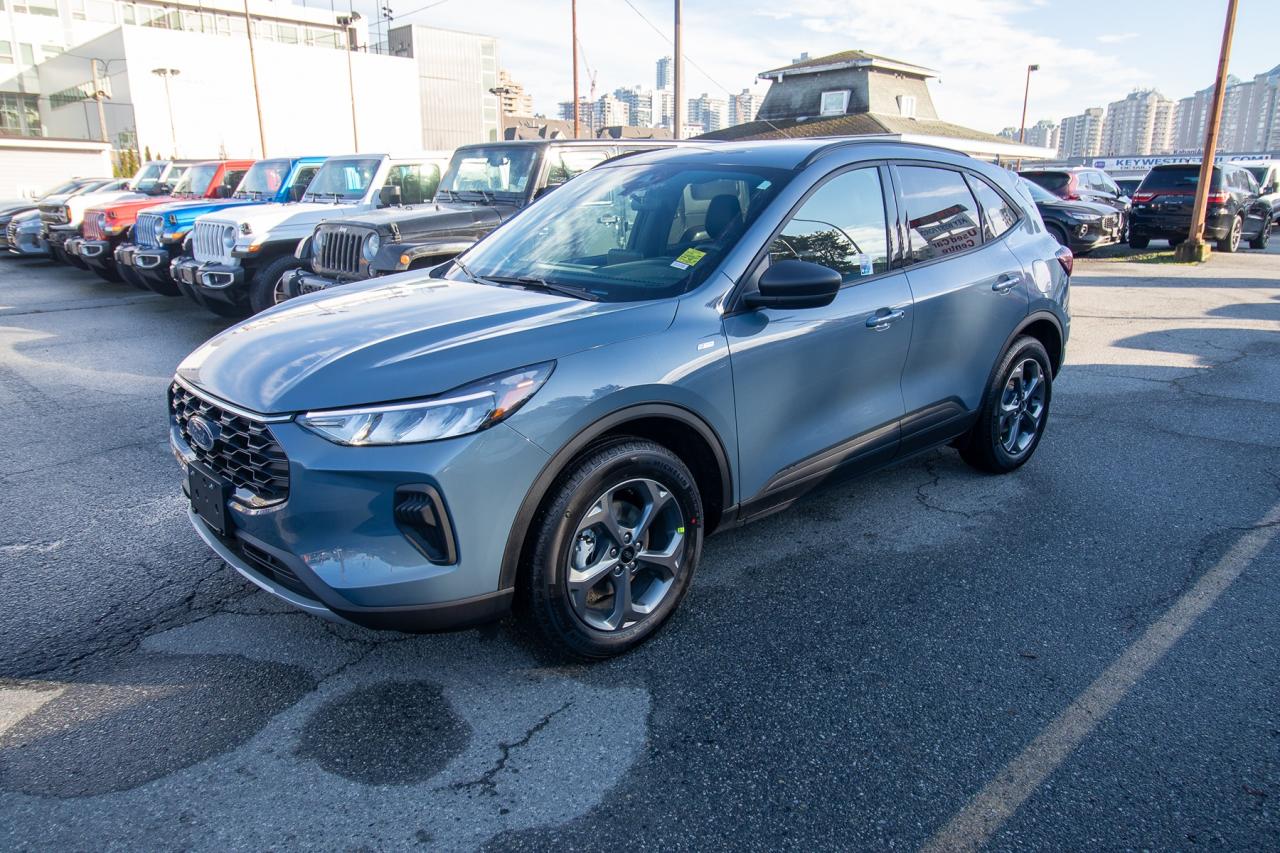 2026 Ford Escape ST-Line AWD Hybrid Photo1