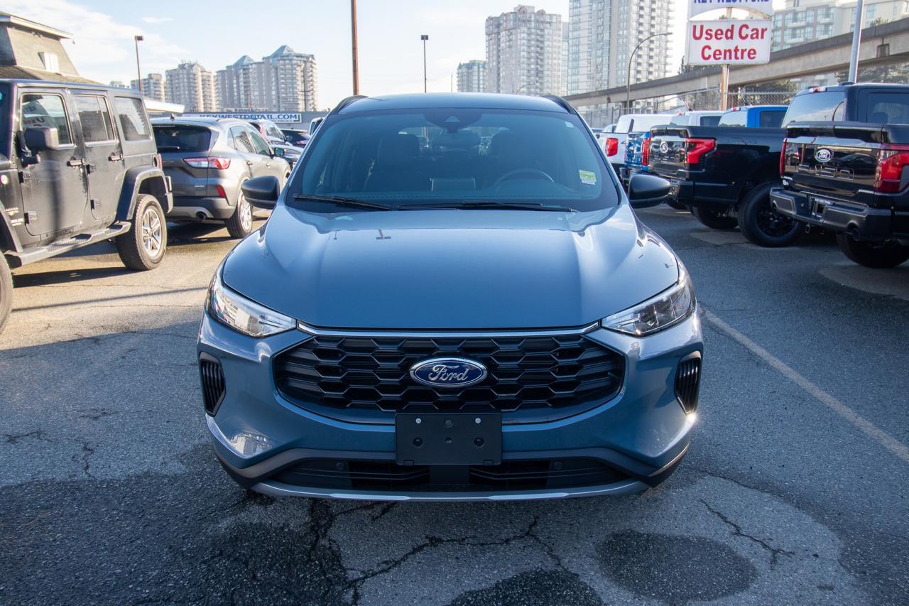 2026 Ford Escape ST-Line AWD Hybrid Photo2