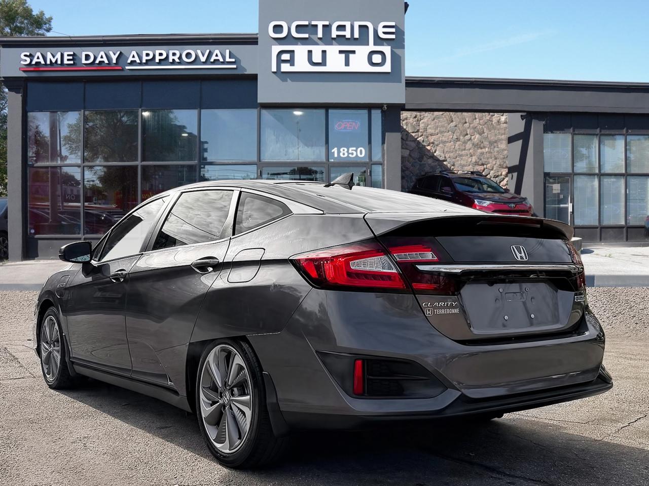 2020 Honda Clarity Plug-In Hybrid Touring Sedan - Photo #4