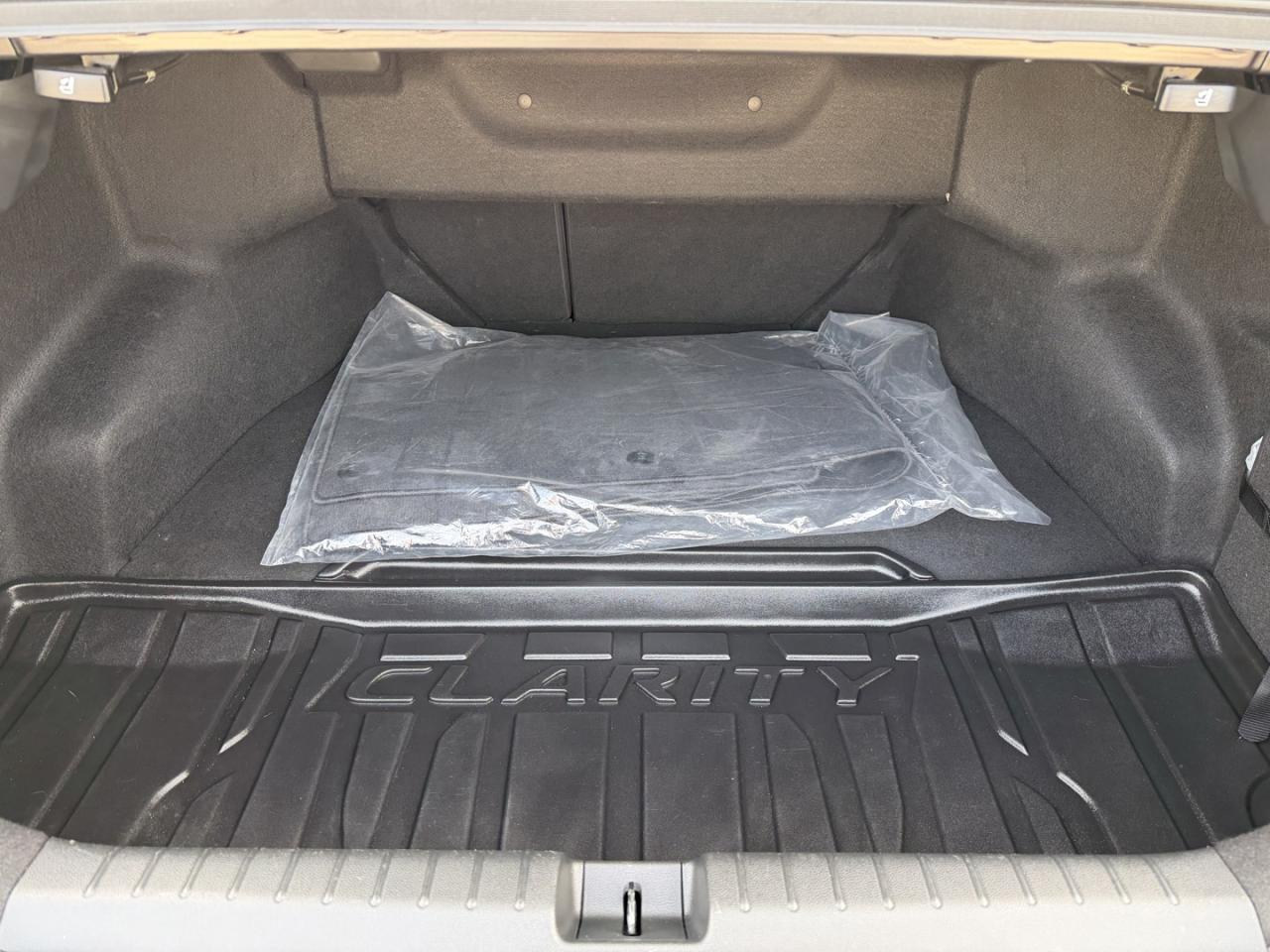 2020 Honda Clarity Plug-In Hybrid Touring Sedan - Photo #11