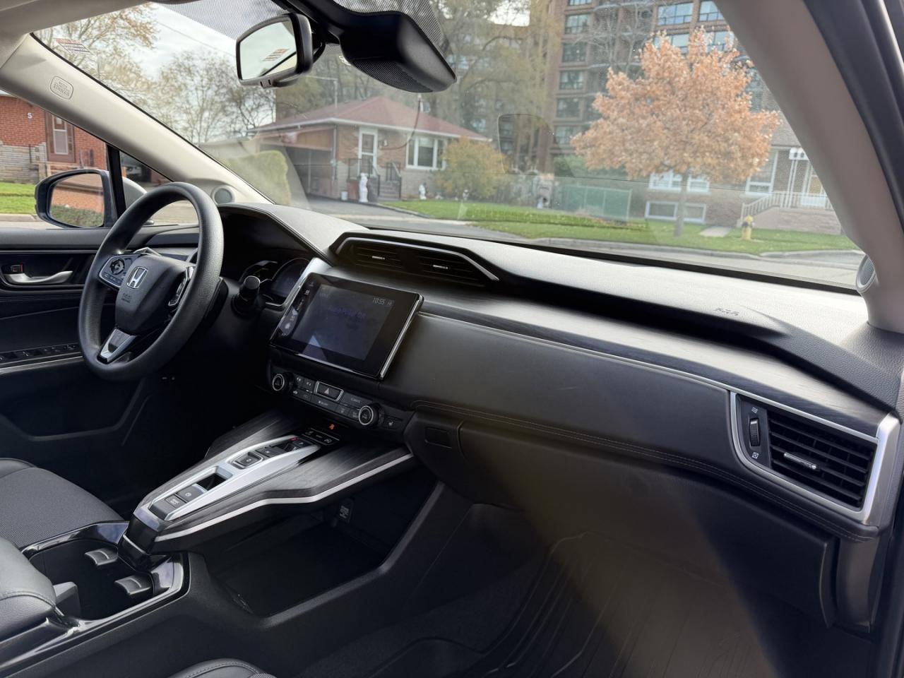 2020 Honda Clarity Plug-In Hybrid Touring Sedan - Photo #14