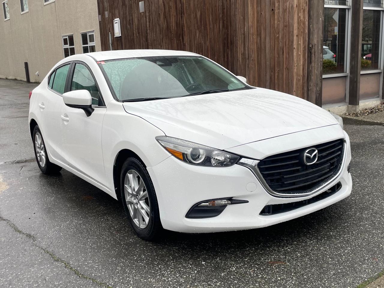 2017 Mazda MAZDA3 GS FINANCING AVAILABLE Photo3