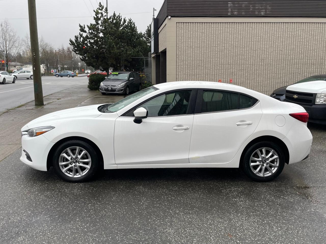 2017 Mazda MAZDA3 GS FINANCING AVAILABLE Photo8