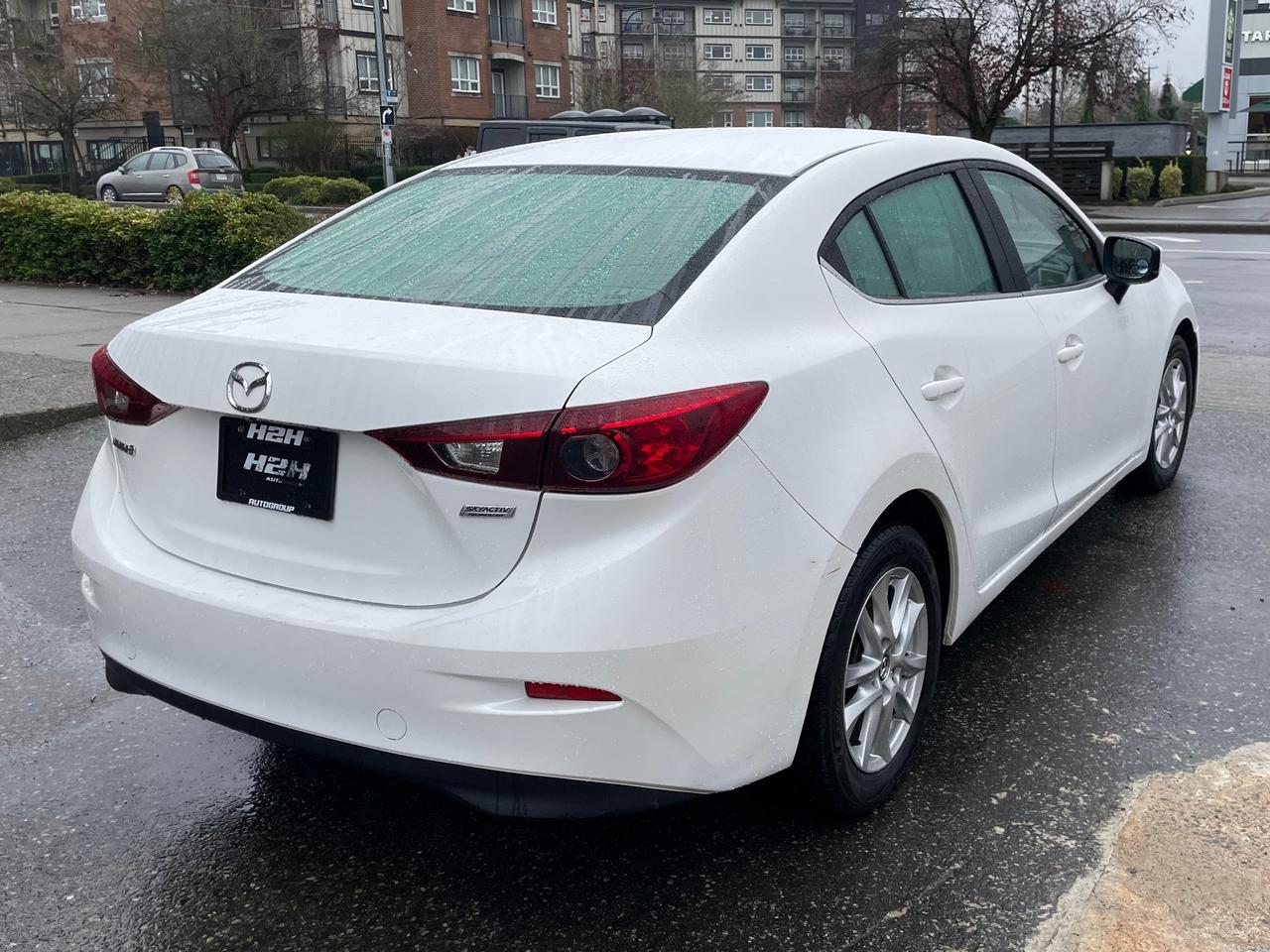 2017 Mazda MAZDA3 GS FINANCING AVAILABLE Photo5