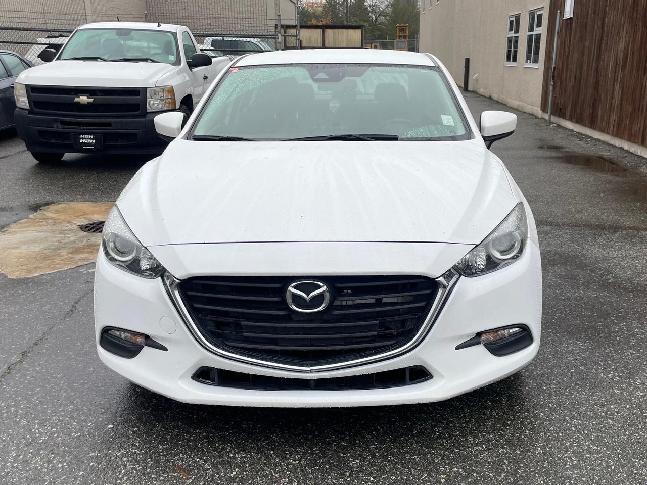 2017 Mazda MAZDA3 GS FINANCING AVAILABLE Photo2