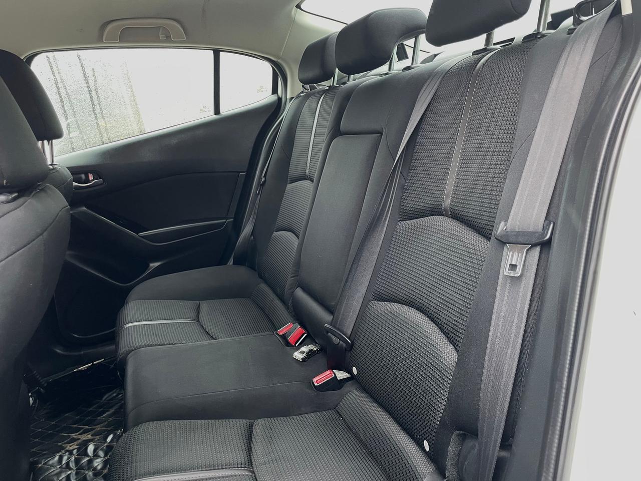 2017 Mazda MAZDA3 GS FINANCING AVAILABLE Photo14