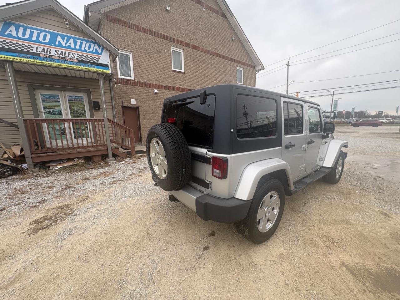 2012 Jeep Wrangler Unlimited Unlimited Sahara – Premium Trim 4x4, No Rust with Safety & Warranty. Financing  Available Photo