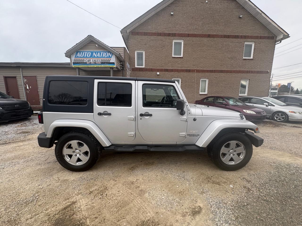2012 Jeep Wrangler Unlimited Unlimited Sahara – Premium Trim 4x4, No Rust with Safety & Warranty. Financing  Available Photo