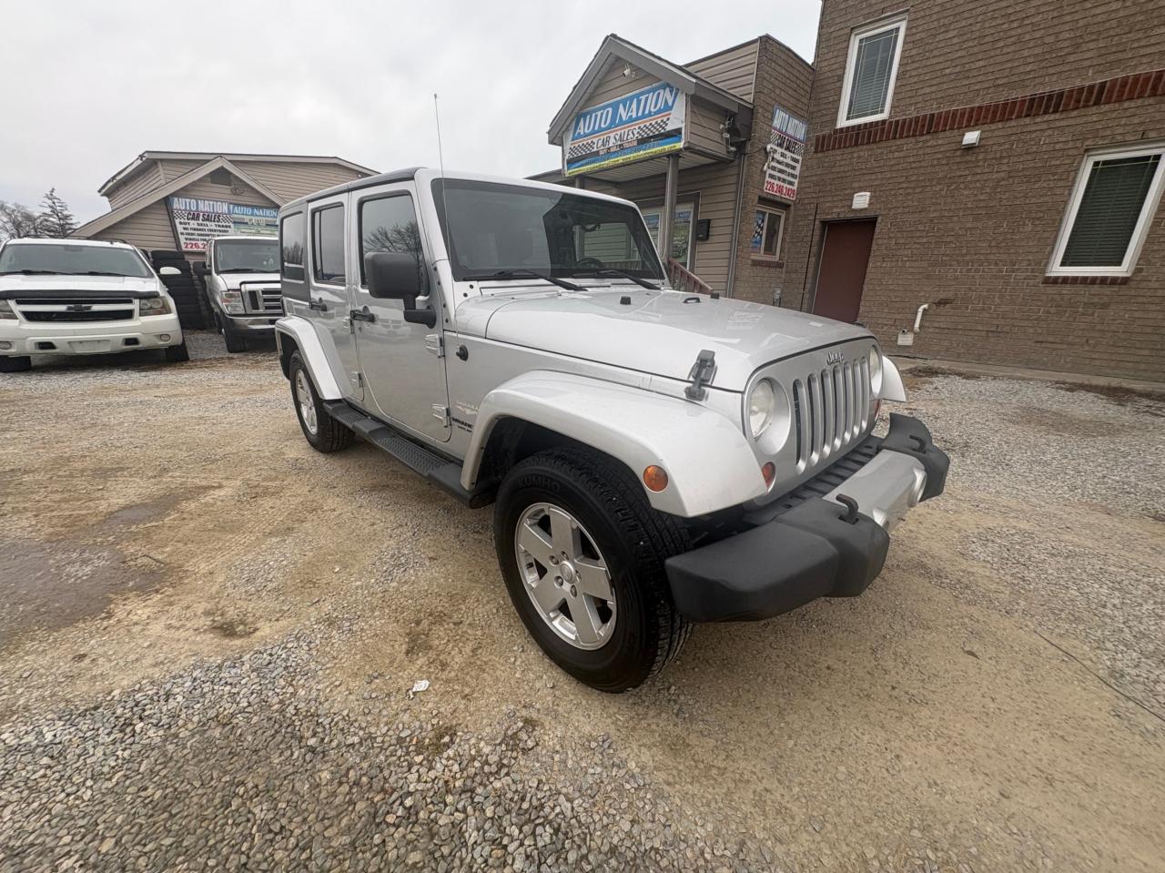 2012 Jeep Wrangler Unlimited Unlimited Sahara – Premium Trim 4x4, No Rust with Safety & Warranty. Financing  Available Photo