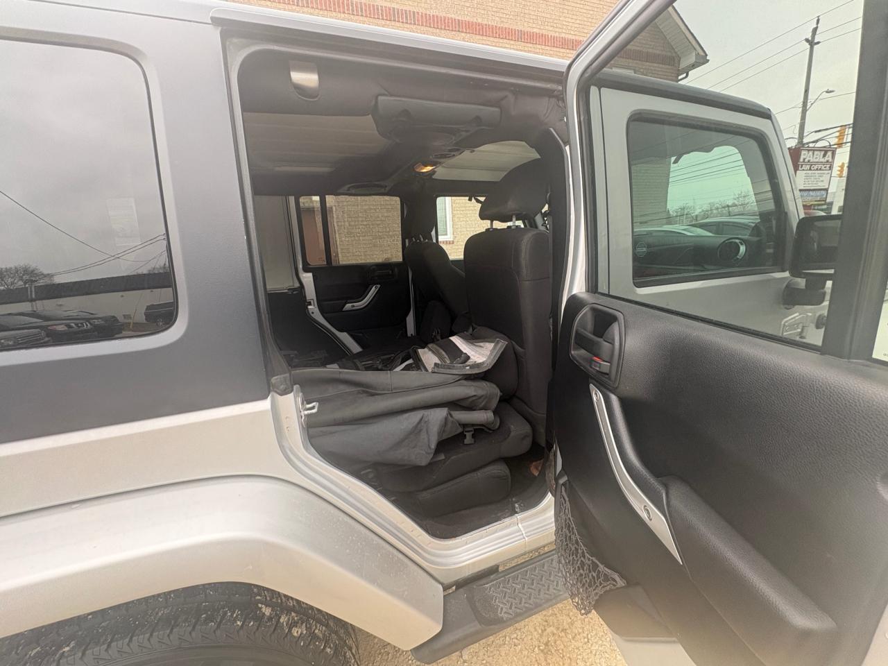 2012 Jeep Wrangler Unlimited Unlimited Sahara – Premium Trim 4x4, No Rust with Safety & Warranty. Financing  Available Photo