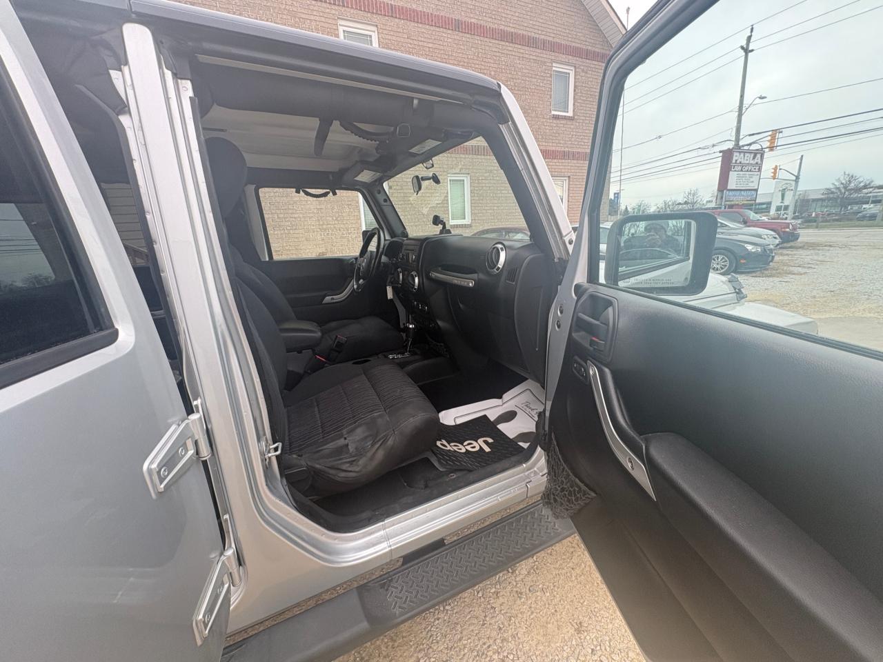 2012 Jeep Wrangler Unlimited Unlimited Sahara – Premium Trim 4x4, No Rust with Safety & Warranty. Financing  Available Photo