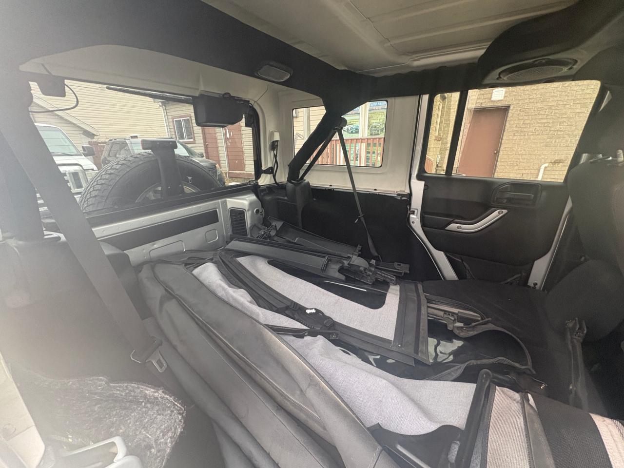 2012 Jeep Wrangler Unlimited Unlimited Sahara – Premium Trim 4x4, No Rust with Safety & Warranty. Financing  Available Photo