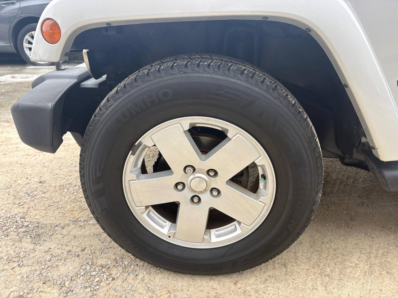 2012 Jeep Wrangler Unlimited Unlimited Sahara – Premium Trim 4x4, No Rust with Safety & Warranty. Financing  Available Photo