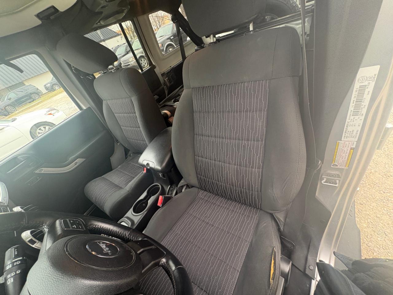 2012 Jeep Wrangler Unlimited Unlimited Sahara – Premium Trim 4x4, No Rust with Safety & Warranty. Financing  Available Photo