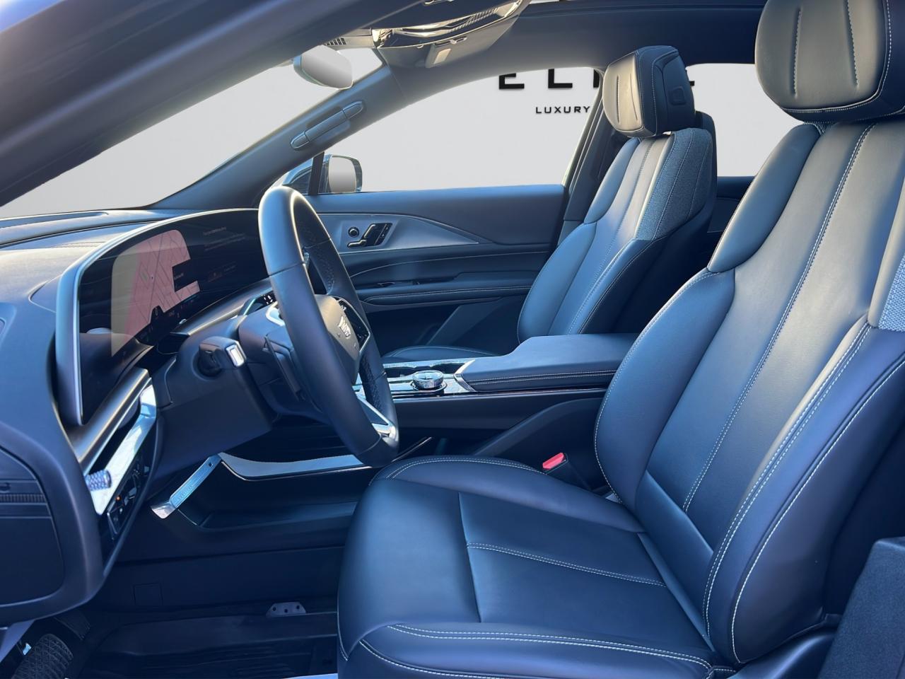 2024 Cadillac LYRIQ TECH W/1SA - 30,000KMS - LEATHER - REVERSE CAMERA !!! Photo