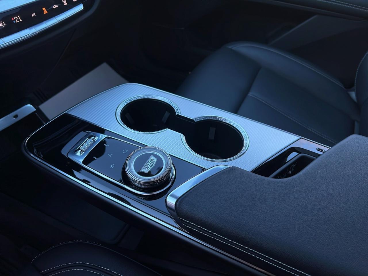 2024 Cadillac LYRIQ TECH W/1SA - 30,000KMS - LEATHER - REVERSE CAMERA !!! Photo