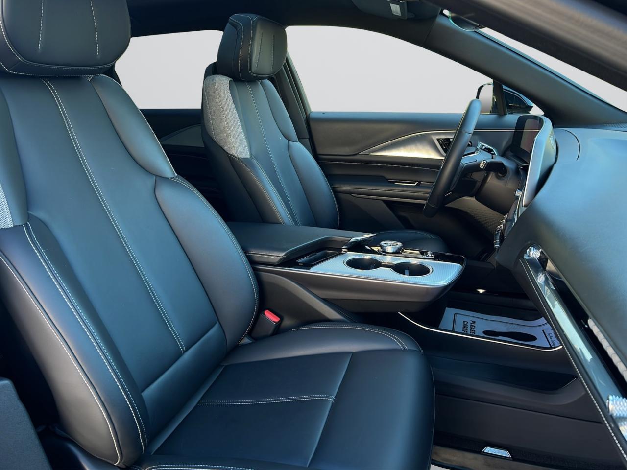 2024 Cadillac LYRIQ TECH W/1SA - 30,000KMS - LEATHER - REVERSE CAMERA !!! Photo