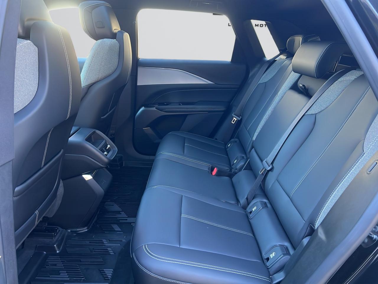 2024 Cadillac LYRIQ TECH W/1SA - 30,000KMS - LEATHER - REVERSE CAMERA !!! Photo