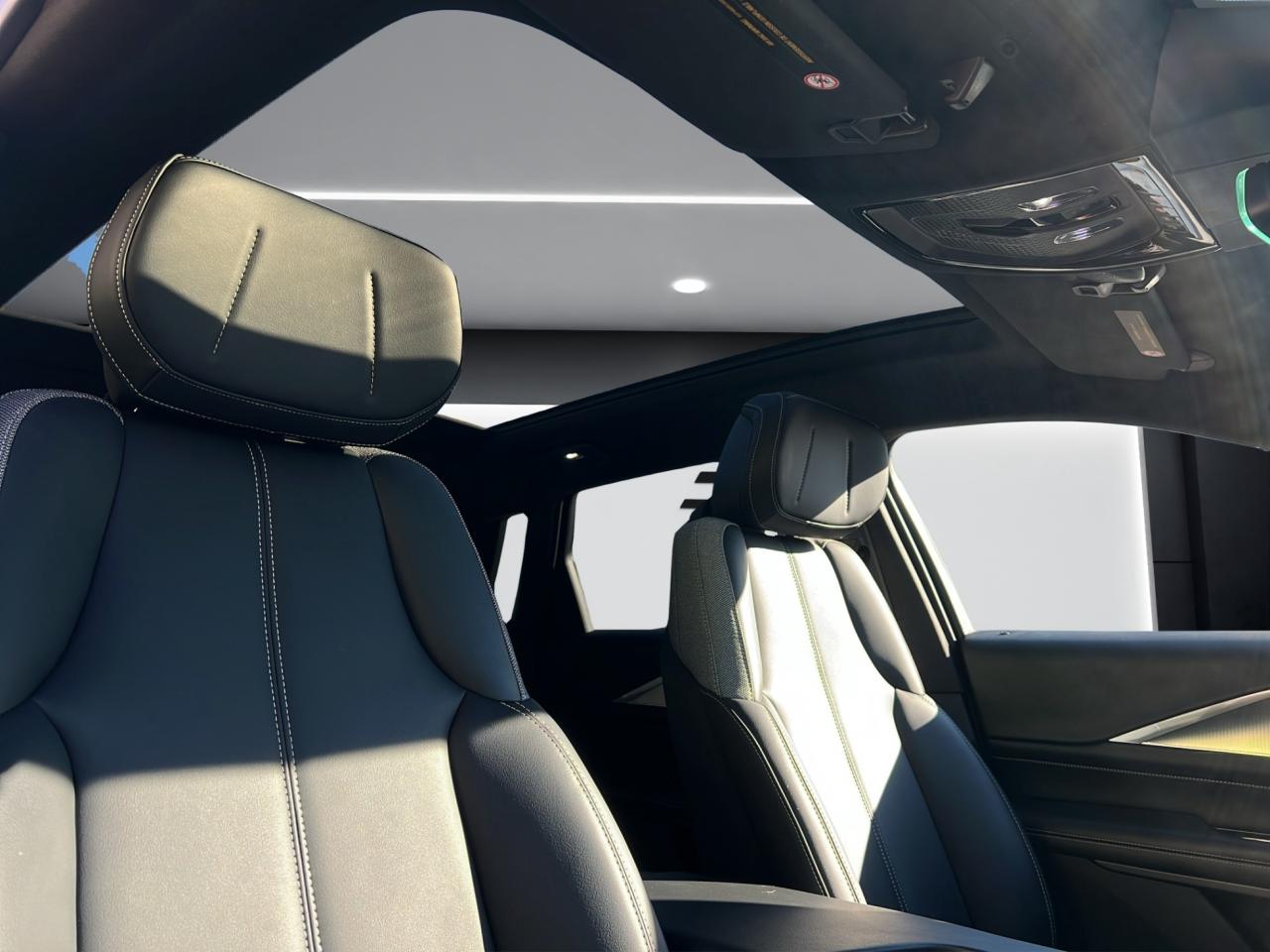 2024 Cadillac LYRIQ TECH W/1SA - 30,000KMS - LEATHER - REVERSE CAMERA !!! Photo