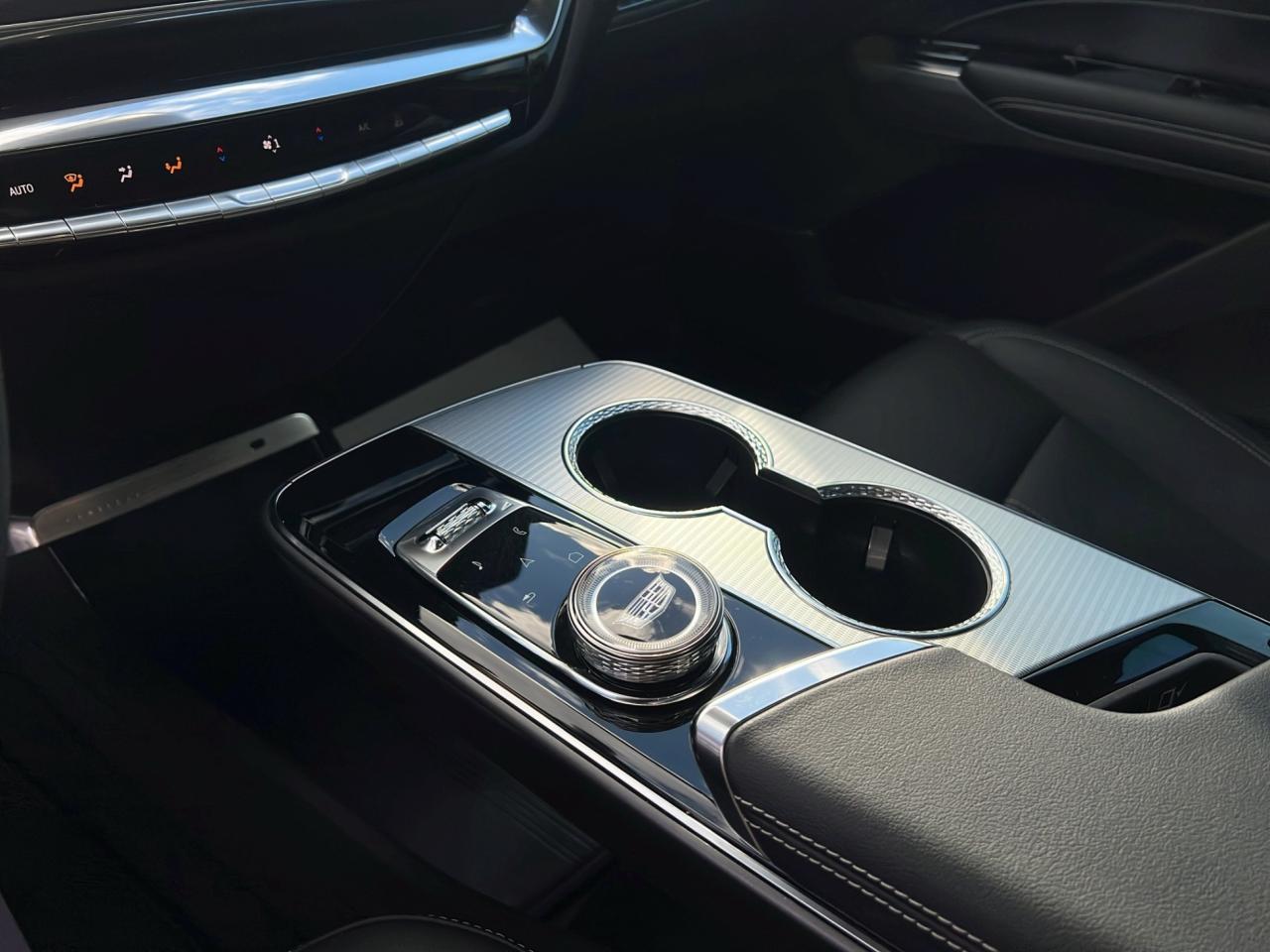 2024 Cadillac LYRIQ TECH W/1SA - 32,000KMS - LEATHER - REVERSE CAMERA !!! Photo