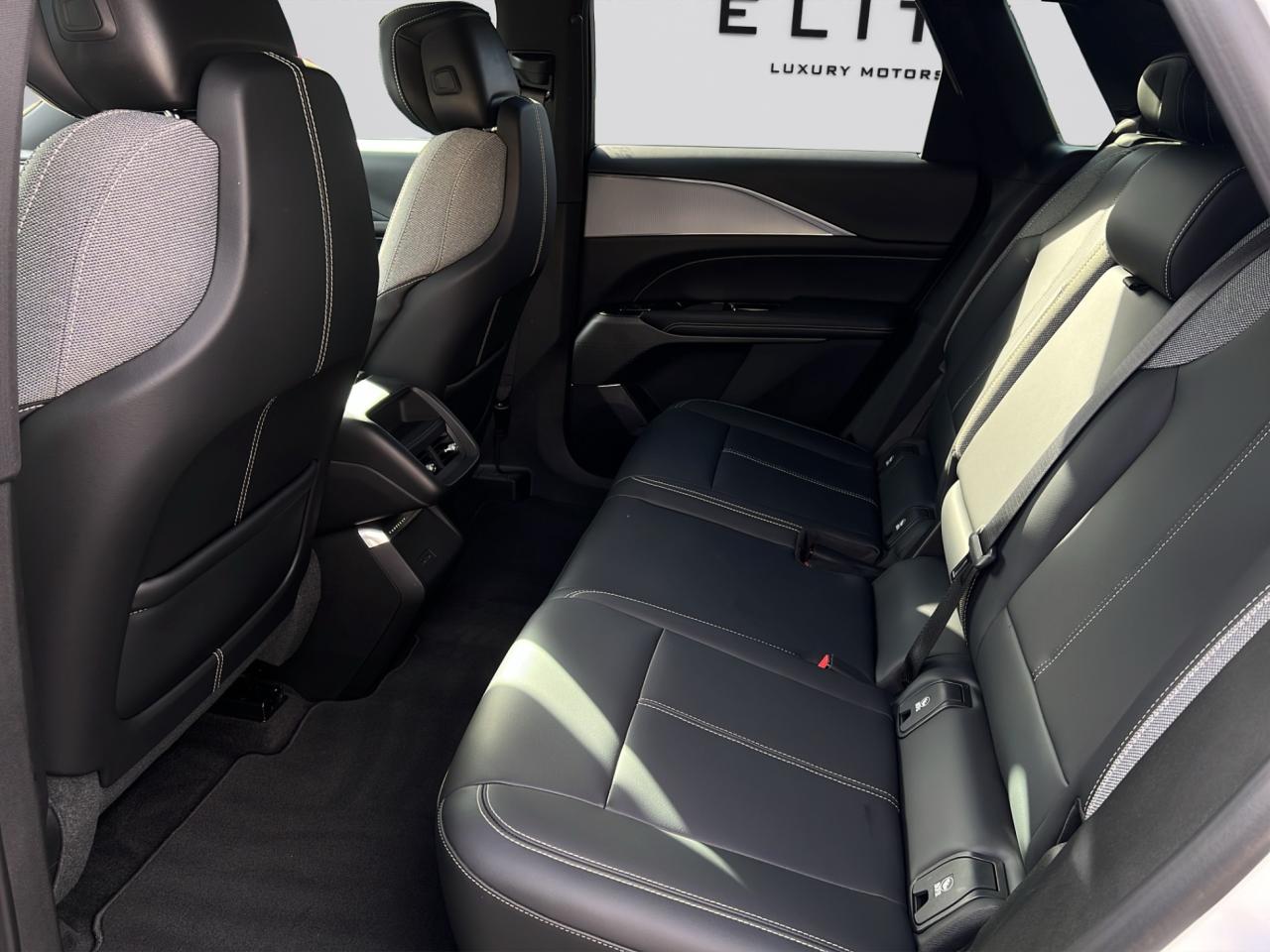 2024 Cadillac LYRIQ TECH W/1SA - 32,000KMS - LEATHER - REVERSE CAMERA !!! Photo