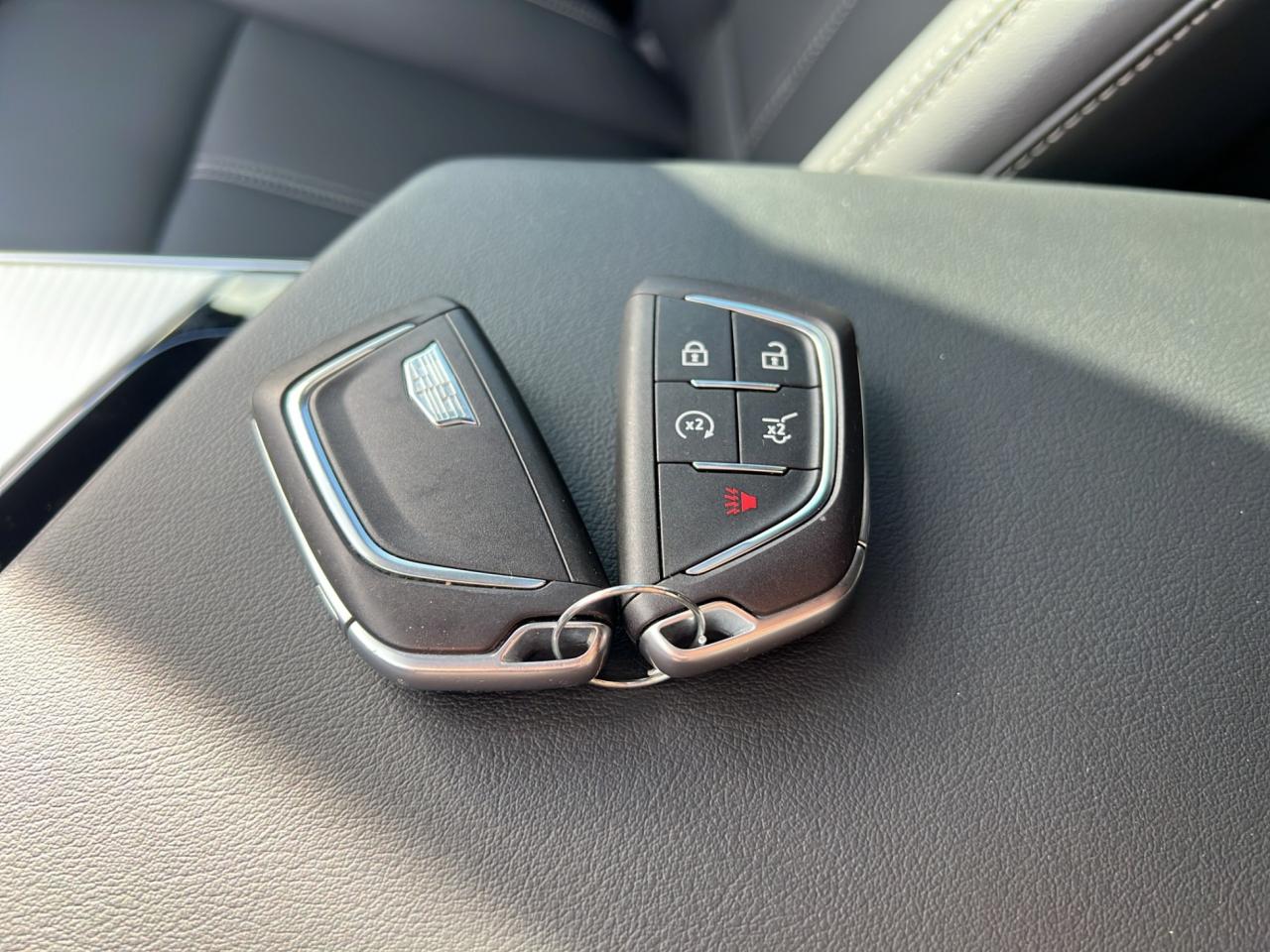 2024 Cadillac LYRIQ TECH W/1SA - 32,000KMS - LEATHER - REVERSE CAMERA !!! Photo